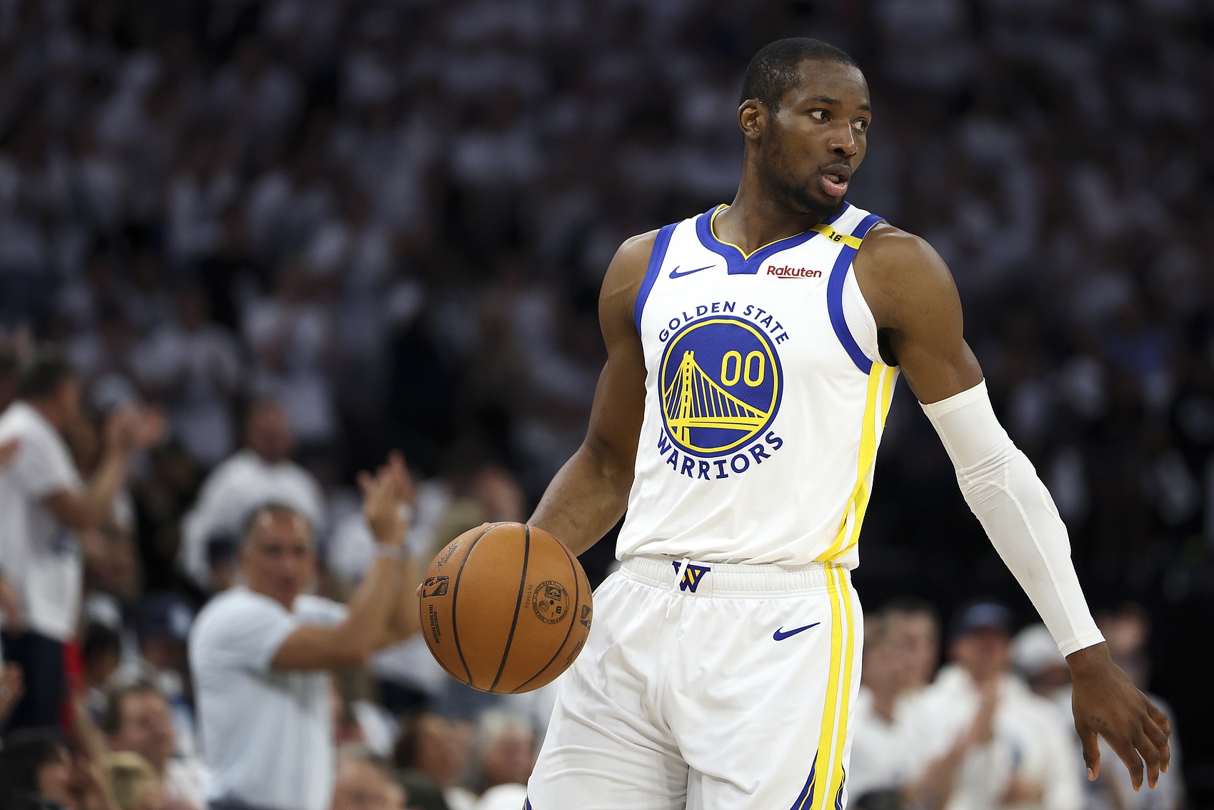 开云体育网址-库明加遭严密防守！勇士队内高管数量惊人，湾区记者揭秘达43人