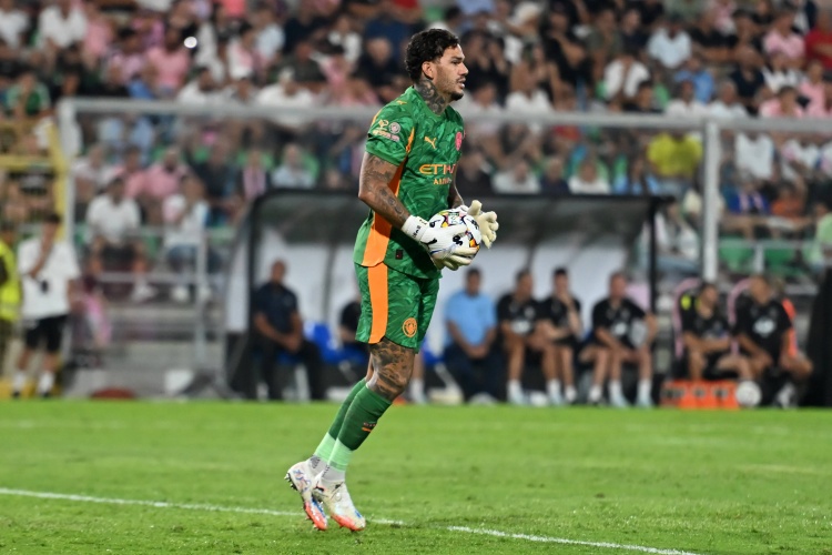 开云体育在线-ESPN透露曼城为埃德森标价1500万英镑 多纳鲁马索要25万周薪成转会关键