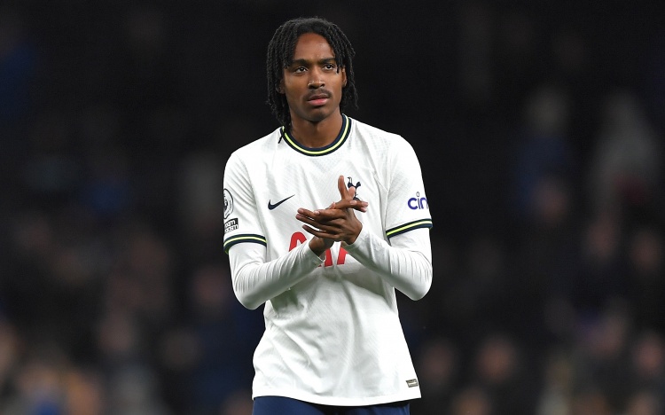 开云体育网址-英格兰足球迎来历史性时刻：斯宾塞成为首位公开穆斯林身份的国脚