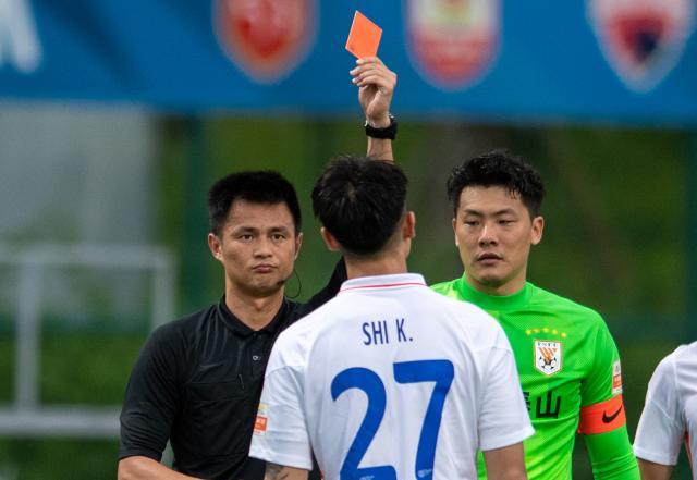 开云-泰山后卫连续染红 遭近4年最大比分惨败卫冕难了？