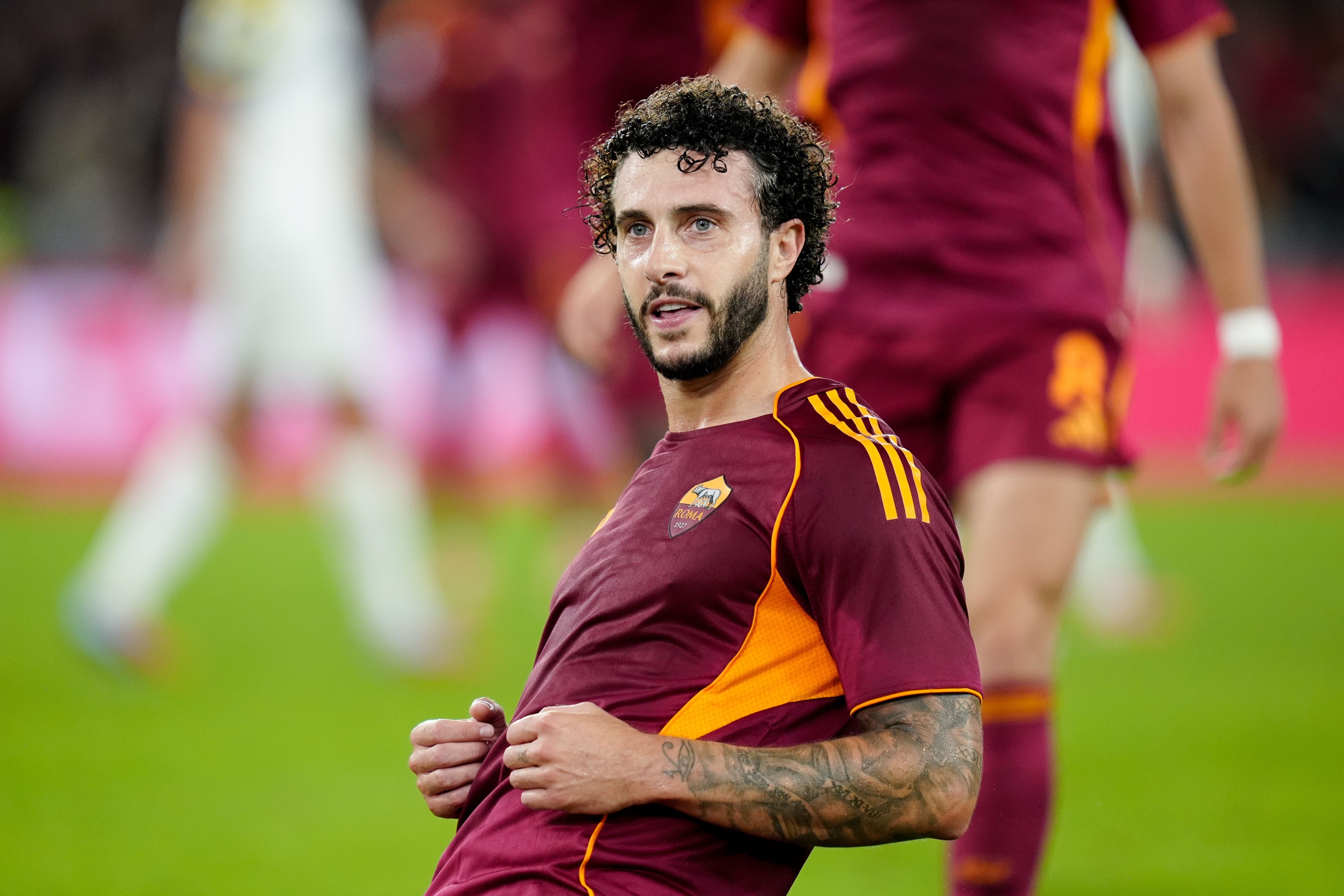 开云体育在线-斯基拉：罗马接近和埃尔莫索续约至2028年，目前合同在2027年到期